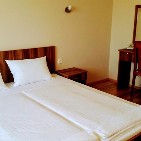Hotel Soermester Szarvas Bagian luar foto